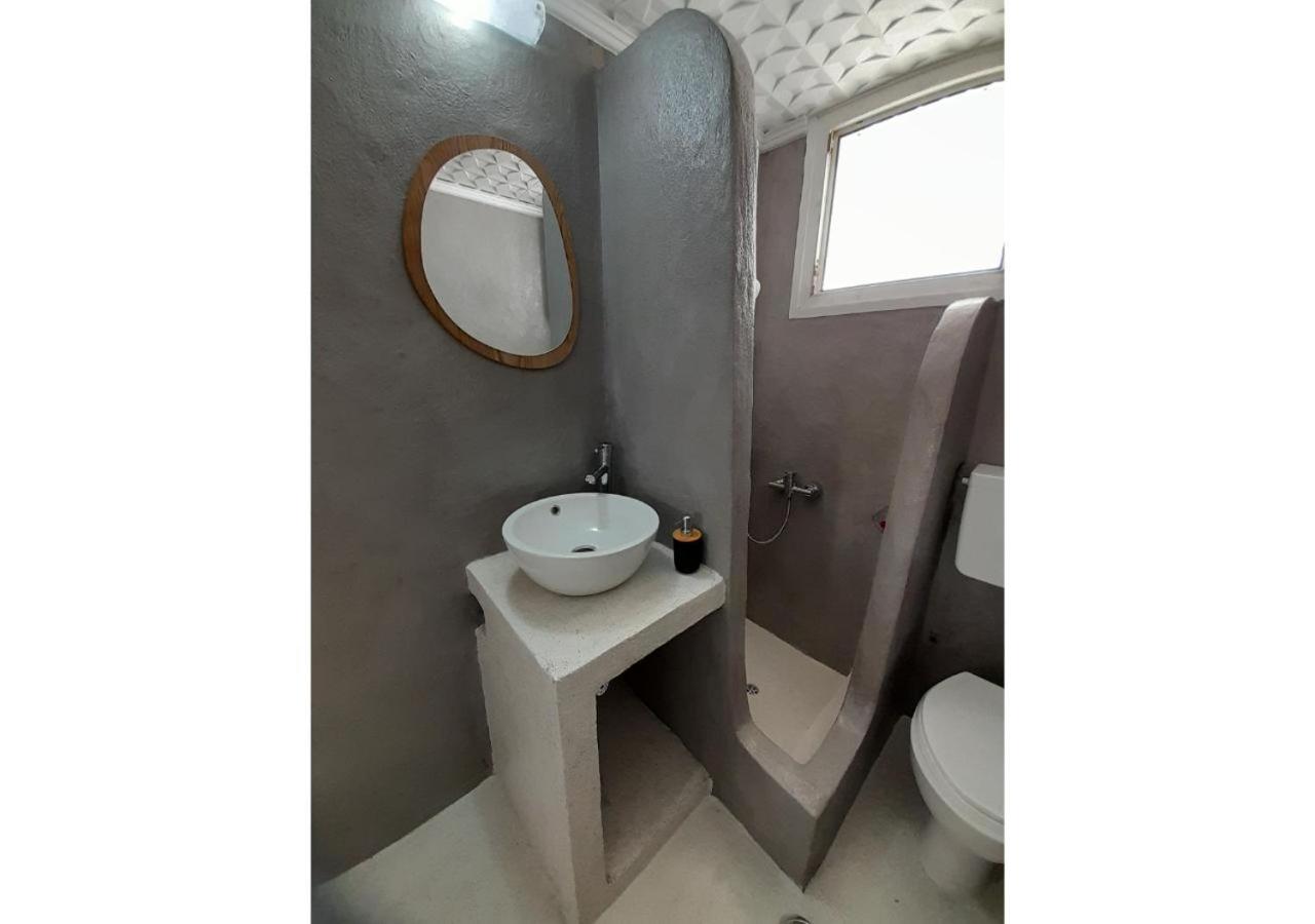 Overhill Apartments Adamas מראה חיצוני תמונה