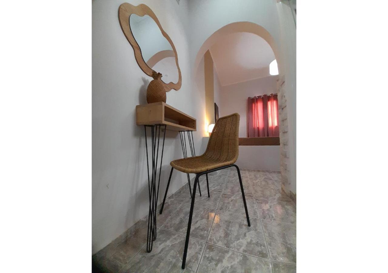 Overhill Apartments Adamas מראה חיצוני תמונה