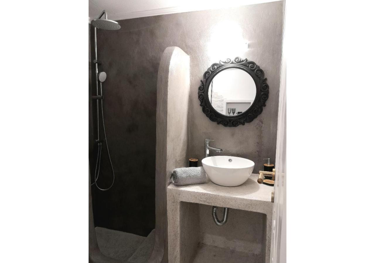 Overhill Apartments Adamas מראה חיצוני תמונה