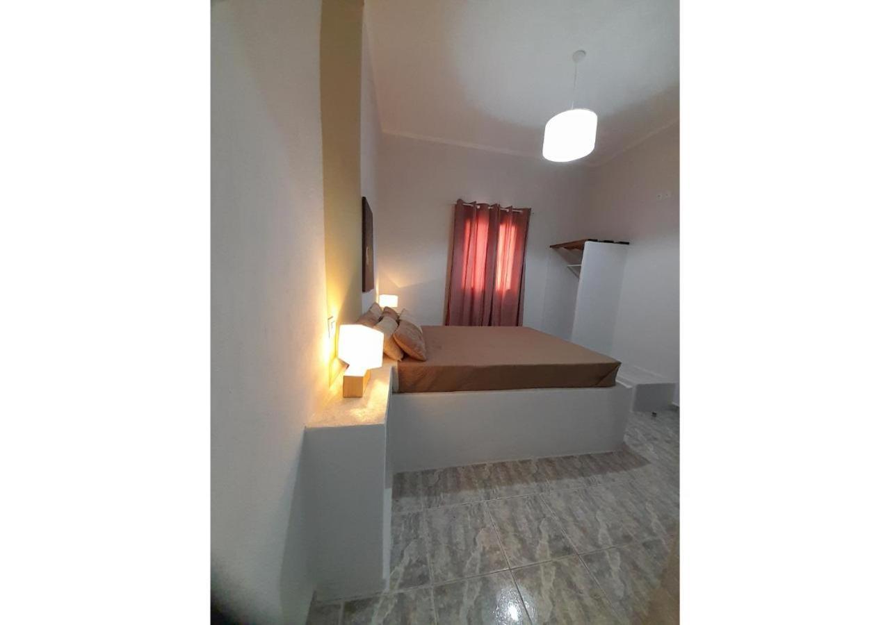 Overhill Apartments Adamas מראה חיצוני תמונה