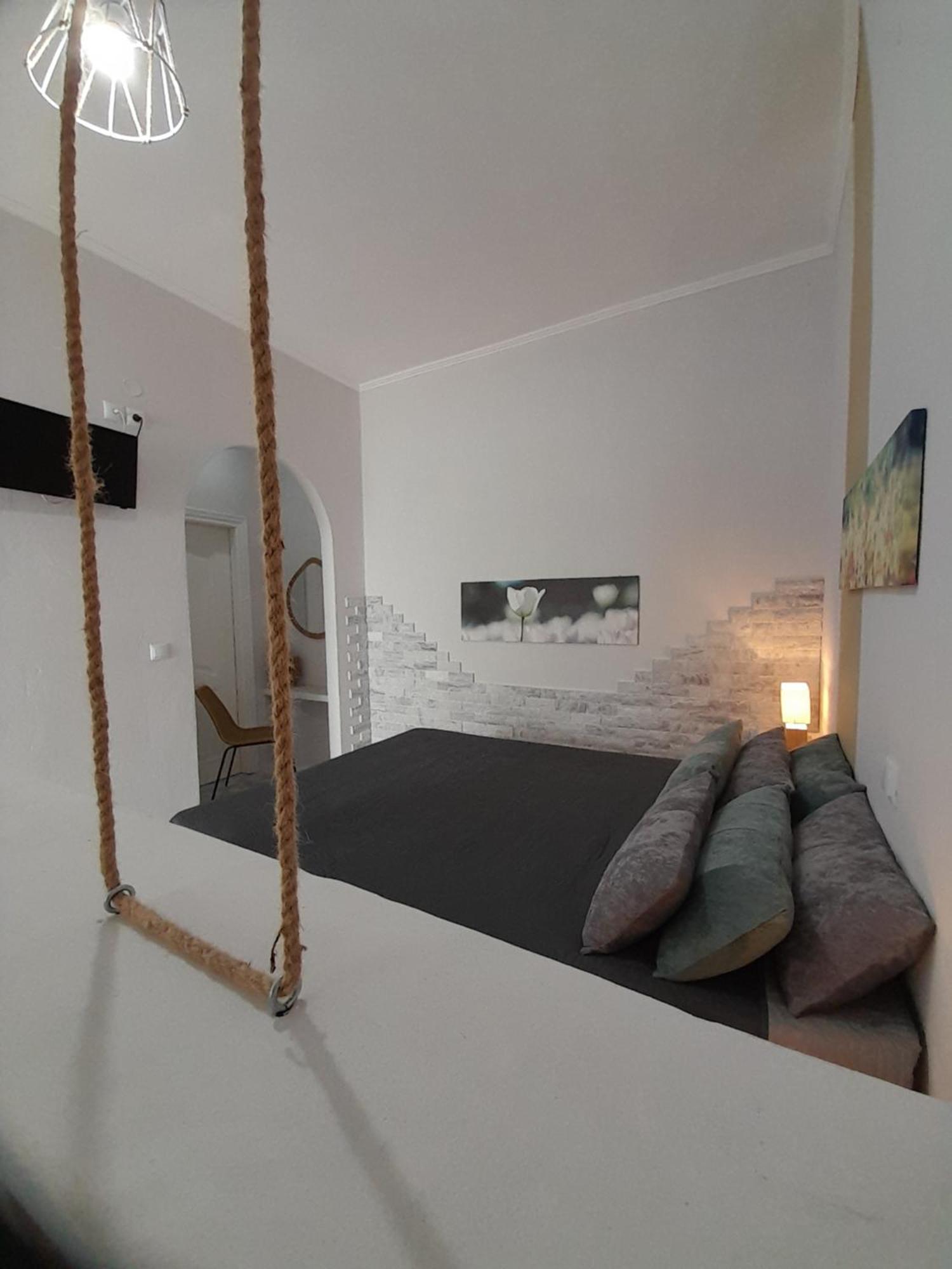 Overhill Apartments Adamas מראה חיצוני תמונה